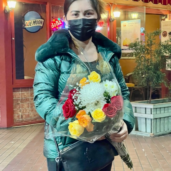 Meet your Posher, Jennifer - Picture 2 of 2